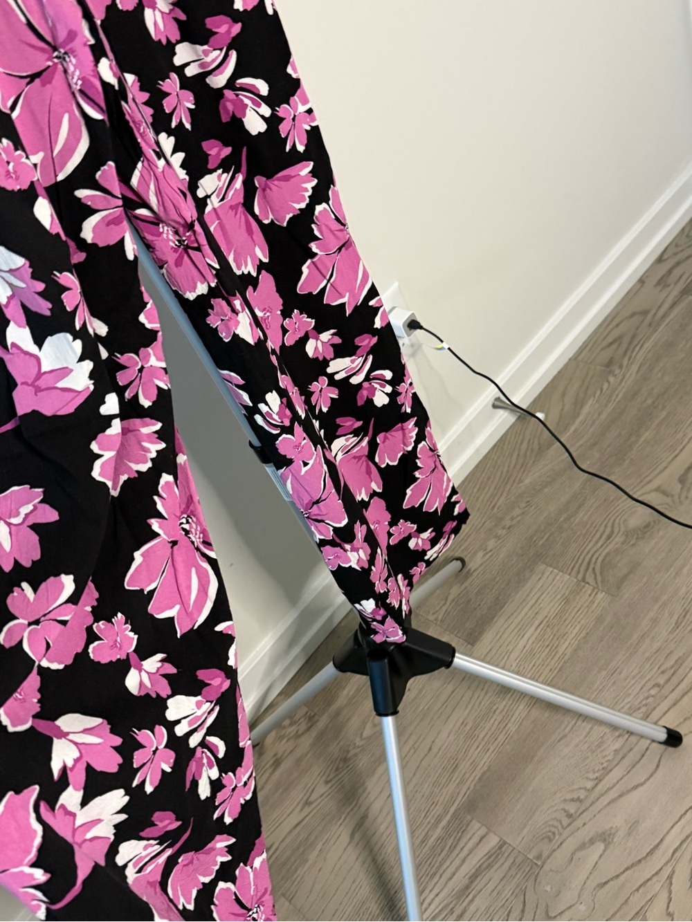 Vince Camuto Floral Wide Leg Pants XS Black Pink Pull-On - Picture 3 of 9